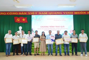 CHƯƠNG TRÌNH TRAO QUÀ CHO HOÀN CẢNH KHÓ KHĂN NEO ĐƠN HUẾ